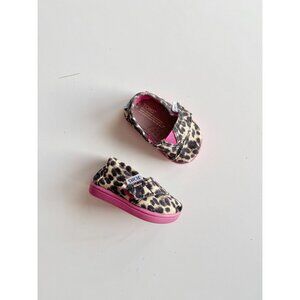 NWOB Baby TOMS Alpargata Leopard Cotton Canvas Pink Slip On Sneakers, Size 2T